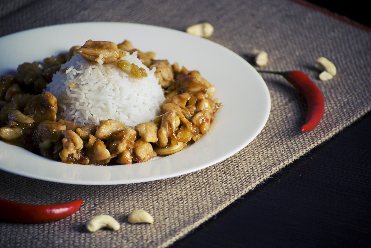 chicken, rice, cashews-925657.jpg