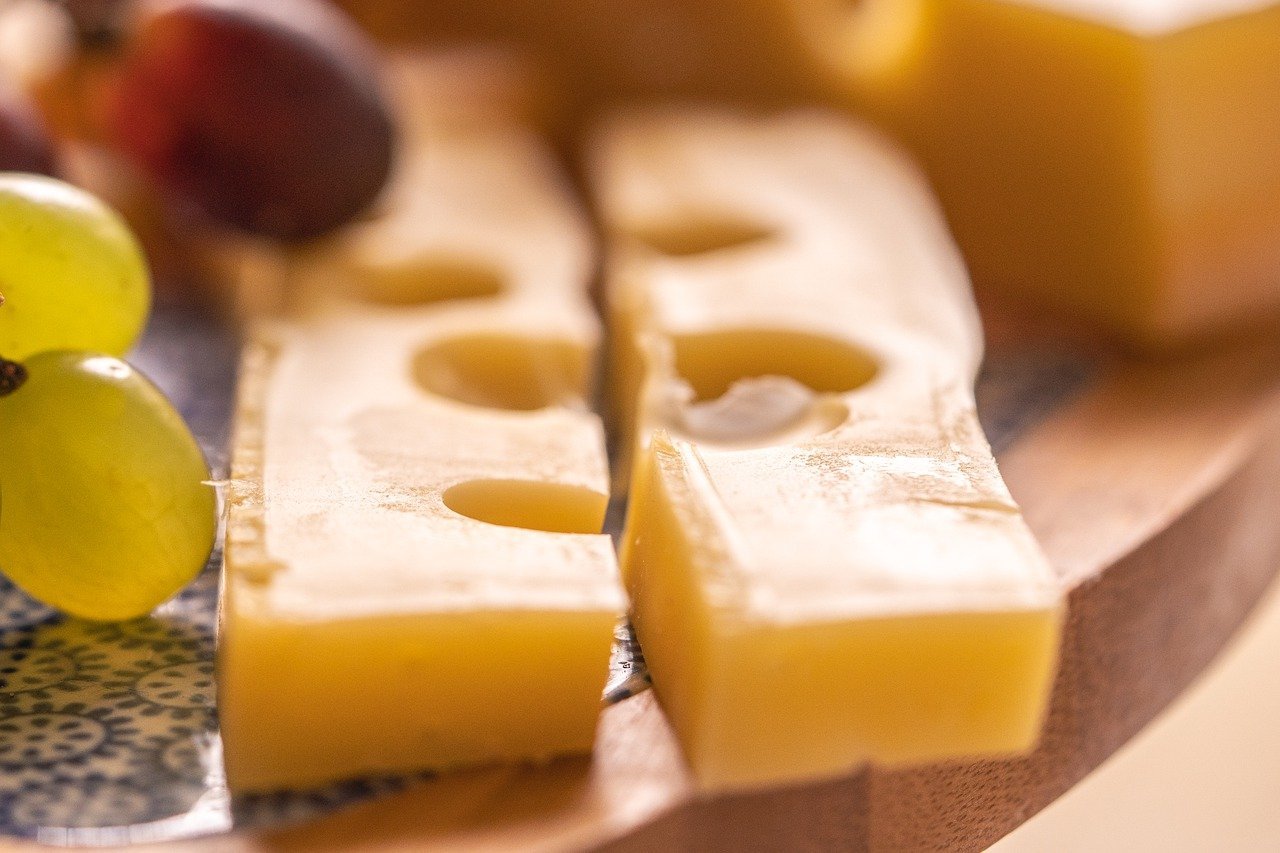 cheese, grapes, food-6153494.jpg